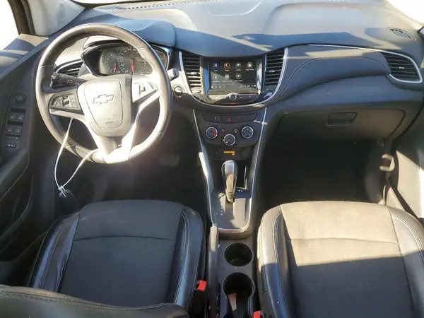 KL7CJPSB2JB653904 2018 CHEVROLET TRAX - Image 8