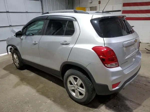 KL7CJPSB2JB660206 2018 CHEVROLET TRAX - Image 2