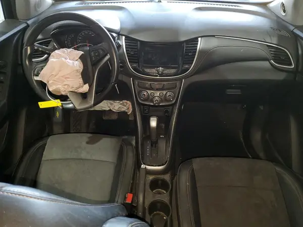 KL7CJPSB2JB660206 2018 CHEVROLET TRAX - Image 8