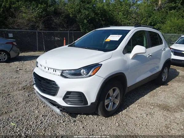 KL7CJPSB2JB671156 2018 CHEVROLET TRAX - Image 2