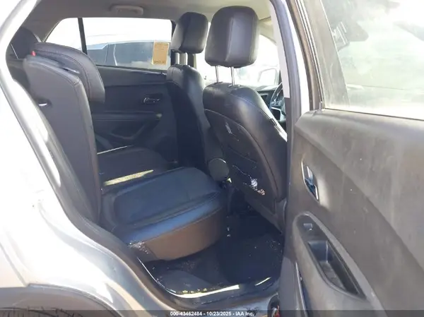 KL7CJPSB2JB703135 2018 CHEVROLET TRAX - Image 8