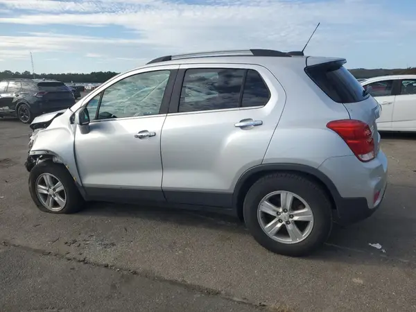 KL7CJPSB2JB7041 2018 CHEVROLET TRAX - Image 2
