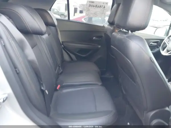 KL7CJPSB2JB712112 2018 CHEVROLET TRAX - Image 8