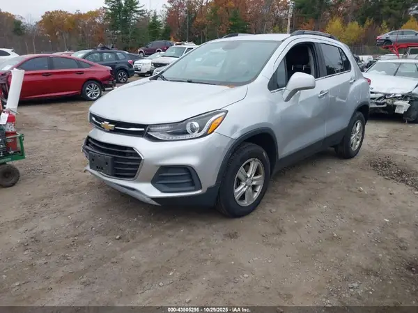 KL7CJPSB2JB713499 2018 CHEVROLET TRAX - Image 2