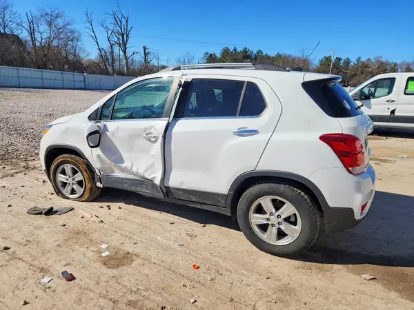 KL7CJPSB2JB714118 2018 CHEVROLET TRAX - Image 2