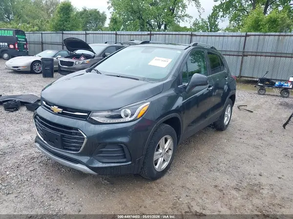 KL7CJPSB2JB714796 2018 CHEVROLET TRAX - Image 2