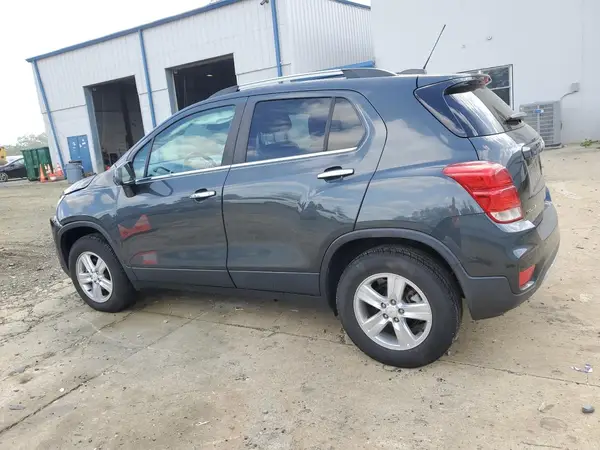 KL7CJPSB2JB718170 2018 CHEVROLET TRAX - Image 2
