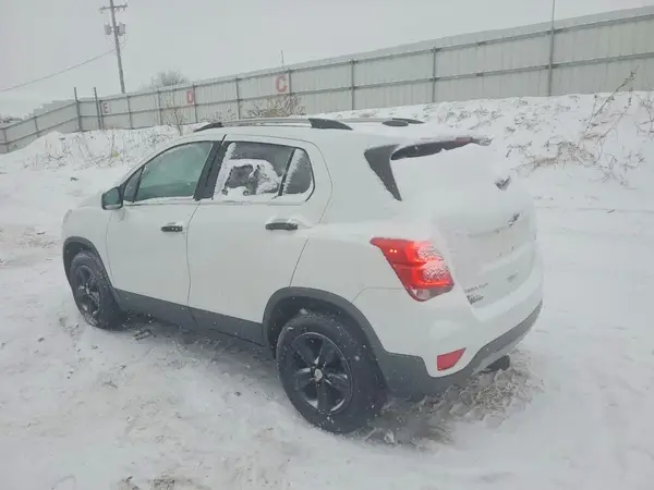 KL7CJPSB2KB749923 2019 CHEVROLET TRAX - Image 2