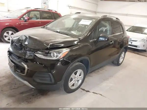 KL7CJPSB2KB791380 2019 CHEVROLET TRAX - Image 2