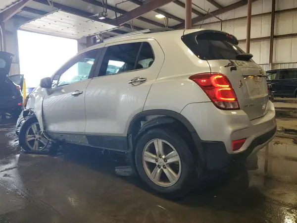 KL7CJPSB2KB837886 2019 CHEVROLET TRAX - Image 2