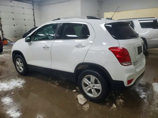 KL7CJPSB2KB895707 2019 CHEVROLET TRAX - Image 2