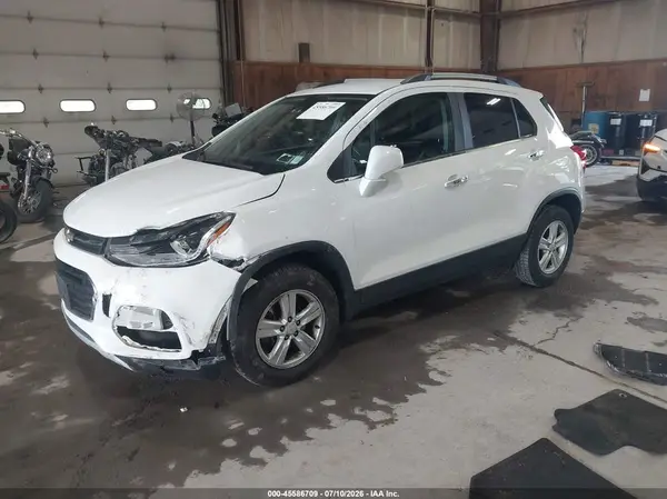KL7CJPSB2KB945201 2019 CHEVROLET TRAX - Image 2