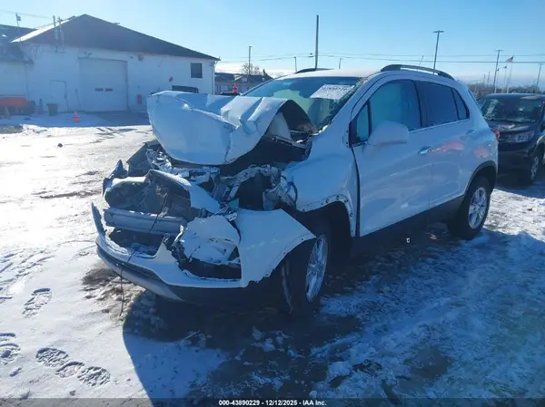KL7CJPSB2LB022735 2020 CHEVROLET TRAX - Image 2