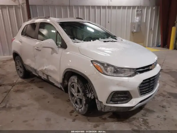 KL7CJPSB2LB034688 2020 CHEVROLET TRAX - Image 1