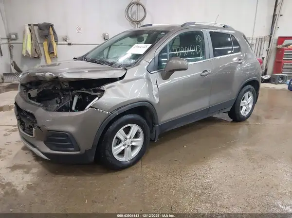 KL7CJPSB2LB335512 2020 CHEVROLET TRAX - Image 2