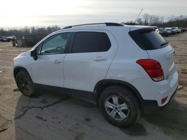 KL7CJPSB2MB320817 2021 CHEVROLET TRAX - Image 2