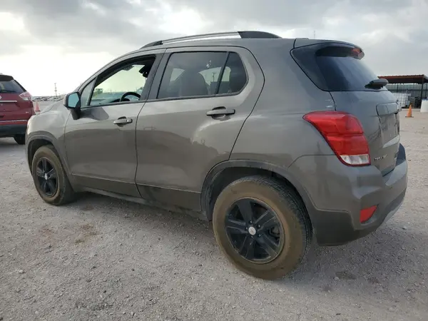 KL7CJPSB2MB323572 2021 CHEVROLET TRAX - Image 2