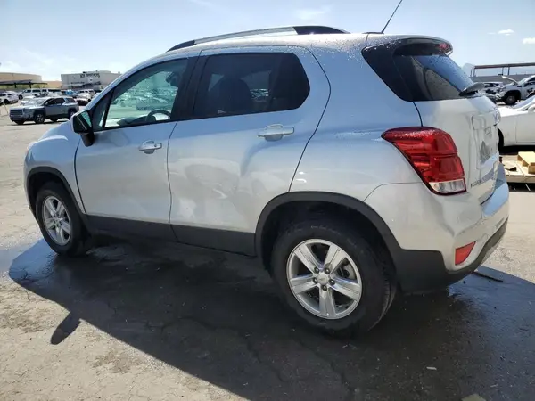 KL7CJPSB2MB330750 2021 CHEVROLET TRAX - Image 2