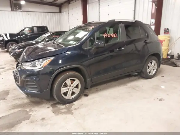 KL7CJPSB2MB341053 2021 CHEVROLET TRAX - Image 2