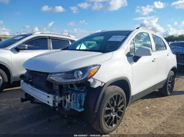 KL7CJPSB2MB349279 2021 CHEVROLET TRAX - Image 2