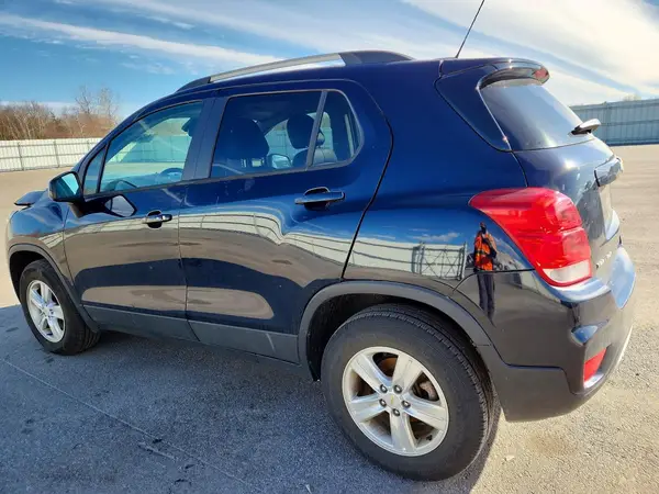 KL7CJPSB2MB351808 2021 CHEVROLET TRAX - Image 2