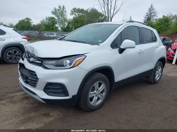 KL7CJPSB2MB358581 2021 CHEVROLET TRAX - Image 2