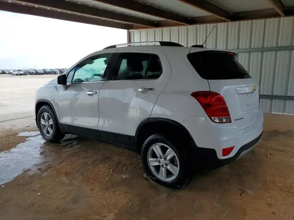 KL7CJPSB3JB577450 2018 CHEVROLET TRAX - Image 2