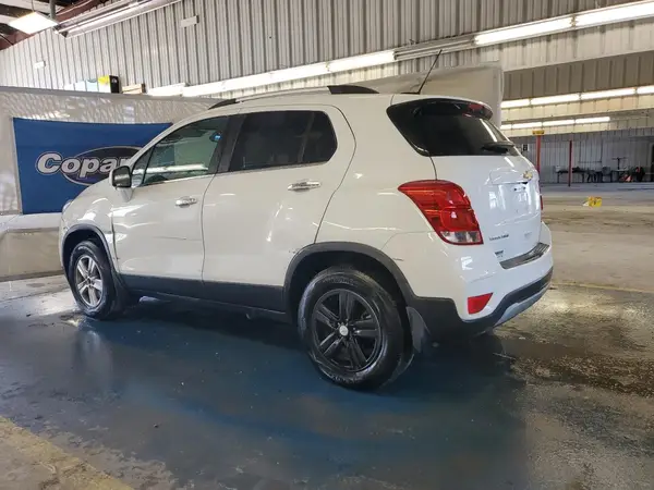 KL7CJPSB3JB592529 2018 CHEVROLET TRAX - Image 2