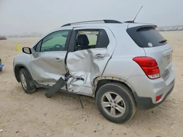 KL7CJPSB3JB599626 2018 CHEVROLET TRAX - Image 2