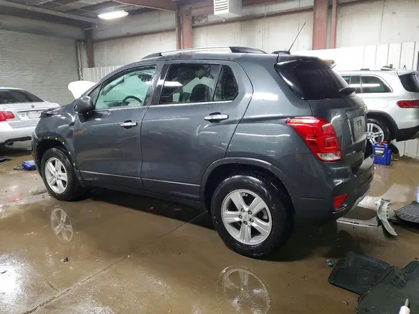 KL7CJPSB3JB602783 2018 CHEVROLET TRAX - Image 2