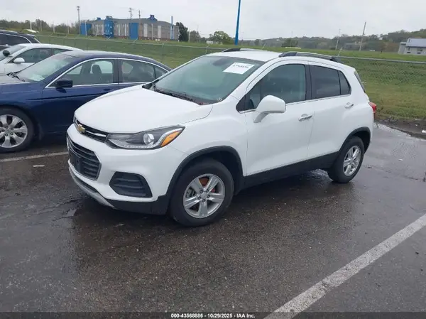 KL7CJPSB3JB606381 2018 CHEVROLET TRAX - Image 2