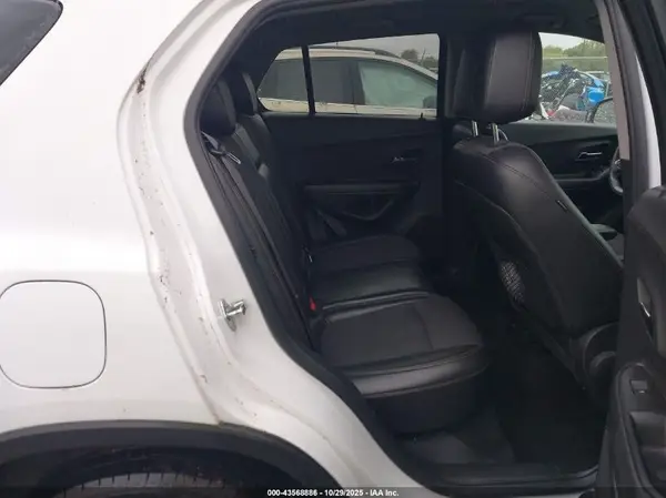 KL7CJPSB3JB606381 2018 CHEVROLET TRAX - Image 8
