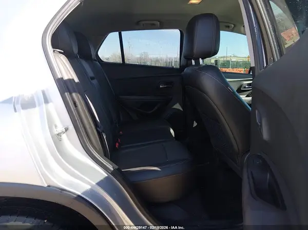 KL7CJPSB3JB607126 2018 CHEVROLET TRAX - Image 8