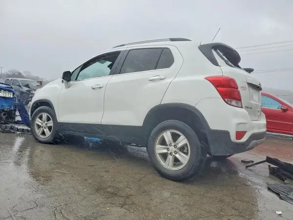 KL7CJPSB3JB610222 2018 CHEVROLET TRAX - Image 2