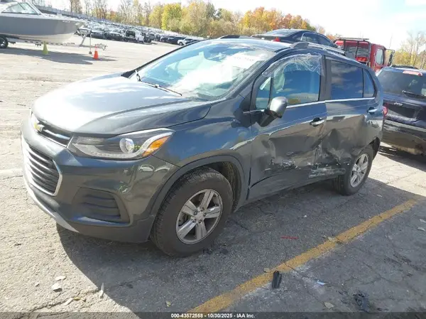 KL7CJPSB3JB614111 2018 CHEVROLET TRAX - Image 2