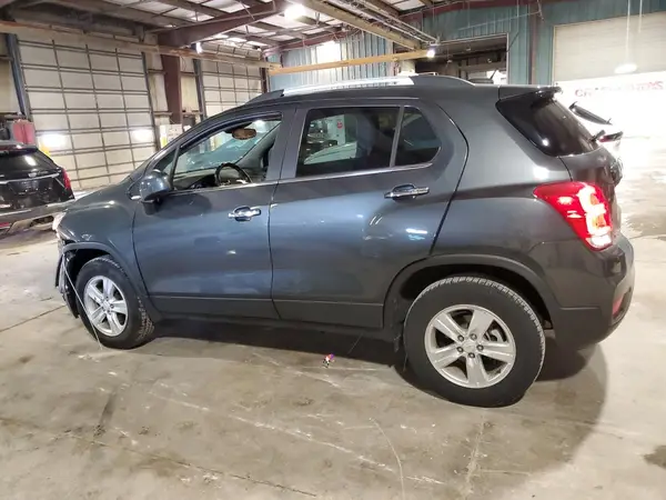 KL7CJPSB3JB619499 2018 CHEVROLET TRAX - Image 2
