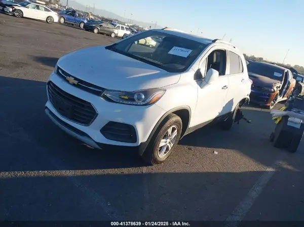 KL7CJPSB3JB632236 2018 CHEVROLET TRAX - Image 2