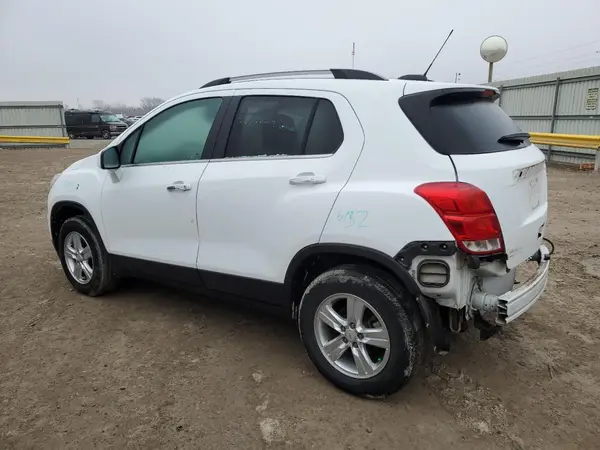 KL7CJPSB3JB670856 2018 CHEVROLET TRAX - Image 2