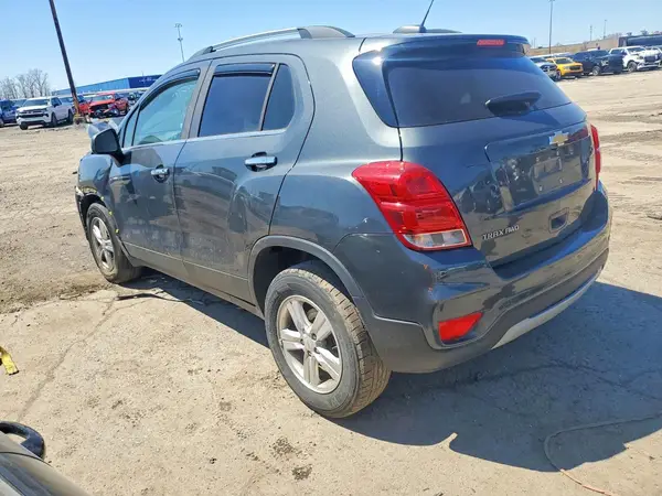 KL7CJPSB3JB687155 2018 CHEVROLET TRAX - Image 2
