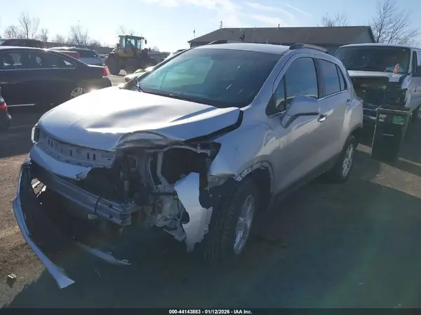 KL7CJPSB3JB702642 2018 CHEVROLET TRAX - Image 2