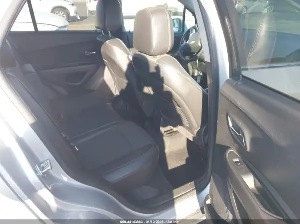 KL7CJPSB3JB702642 2018 CHEVROLET TRAX - Image 8