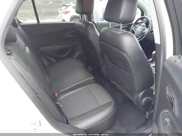 KL7CJPSB3JB704746 2018 CHEVROLET TRAX - Image 8