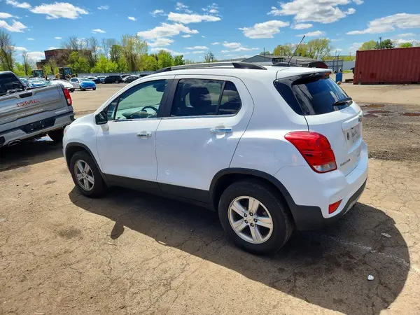 KL7CJPSB3JB706125 2018 CHEVROLET TRAX - Image 2
