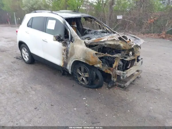 KL7CJPSB3JB710952 2018 CHEVROLET TRAX - Image 1