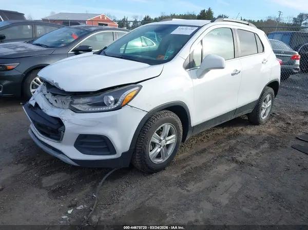KL7CJPSB3JB711499 2018 CHEVROLET TRAX - Image 2