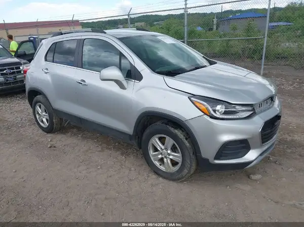 KL7CJPSB3JB712068 2018 CHEVROLET TRAX - Image 1