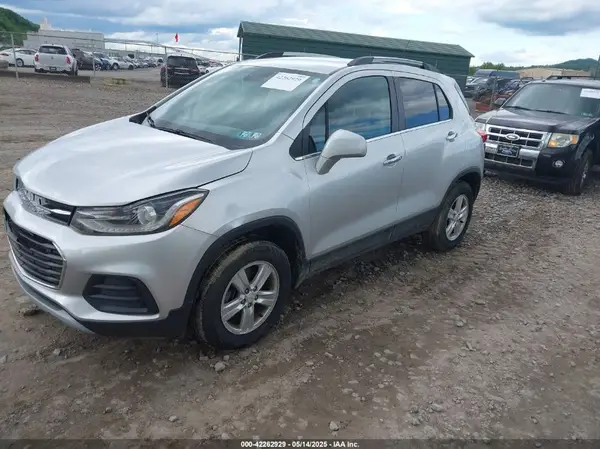 KL7CJPSB3JB712068 2018 CHEVROLET TRAX - Image 2