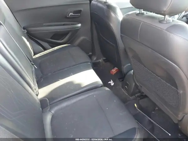 KL7CJPSB3KB736047 2019 CHEVROLET TRAX - Image 8