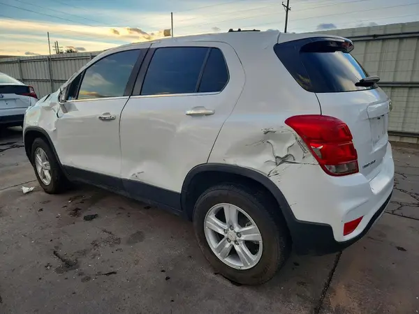 KL7CJPSB3KB808235 2019 CHEVROLET TRAX - Image 2