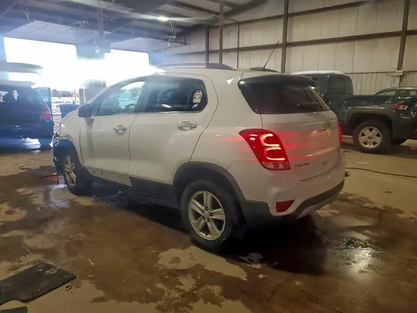 KL7CJPSB3KB809109 2019 CHEVROLET TRAX - Image 2